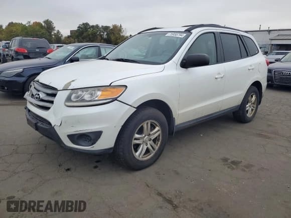 ✅ 2012 Hyundai Santa Fe GLS • VIN: 5XYZGDAGXCG116939 • Lot: 75958794. Listed on Copart with 262,257 mi. Free auction sales archive from the USA and detailed vehicle history report at DreamBid. Image 1.