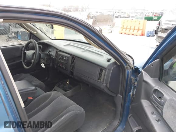 ✅ 2004 Dodge Dakota SLT • VIN: 1D7HG48NX4S585546 • Lot: 41836690. Wystawiony na IAAI z przebiegiem 191 735 mil. Bezpłatny archiwum sprzedaży aukcyjnych z USA i szczegółowy raport historii pojazdu na DreamBid. Zdjęcie 5.