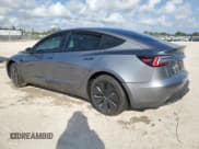 ✅ 2025 Tesla Model 3 Long Range • VIN: 5YJ3E1EA9SF918209 • Lot: 41908235. Wystawiony na Copart z przebiegiem Nie podano. Bezpłatny archiwum sprzedaży aukcyjnych z USA i szczegółowy raport historii pojazdu na DreamBid. Zdjęcie 2.