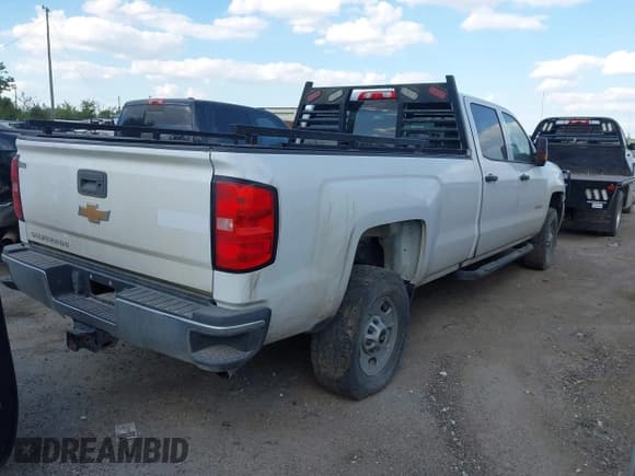 ✅ 2018 Chevrolet Silverado 2500HD Work Truck • VIN: 1GC1CUEG5JF211573 • Лот: 43252193. Опубликован ранее на IAAI с пробегом 220 060 миль. Бесплатный доступ к архиву аукционных продаж из США и подробный отчёт об истории автомобиля на DreamBid. Изображение 4.
