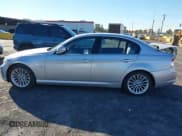 ✅ 2011 BMW 3 Series 335i • VIN: WBAPM5C5XBF181936 • Lot: 43573277. Wystawiony na IAAI z przebiegiem 84 357 mil. Bezpłatny archiwum sprzedaży aukcyjnych z USA i szczegółowy raport historii pojazdu na DreamBid. Zdjęcie 14.