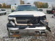 ✅ 2003 Chevrolet Silverado 2500HD LS • VIN: 1GCHK29G03E128139 • Lot: 77231524. Wystawiony na Copart z przebiegiem 160 026 mil. Bezpłatny archiwum sprzedaży aukcyjnych z USA i szczegółowy raport historii pojazdu na DreamBid. Zdjęcie 5.