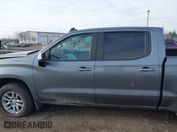 ✅ 2019 Chevrolet Silverado 1500 LT • VIN: 1GCUYDED3KZ221412 • Lot: 40814033. Wystawiony na IAAI z przebiegiem 150 547 mil. Bezpłatny archiwum sprzedaży aukcyjnych z USA i szczegółowy raport historii pojazdu na DreamBid. Zdjęcie 14.