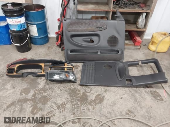 ✅ 2001 Dodge 2500 • VIN: 3B7KF23601G717756 • Lot: 42645829. Listed on IAAI with Not provided. Free auction sales archive from the USA and detailed vehicle history report at DreamBid. Image 12.