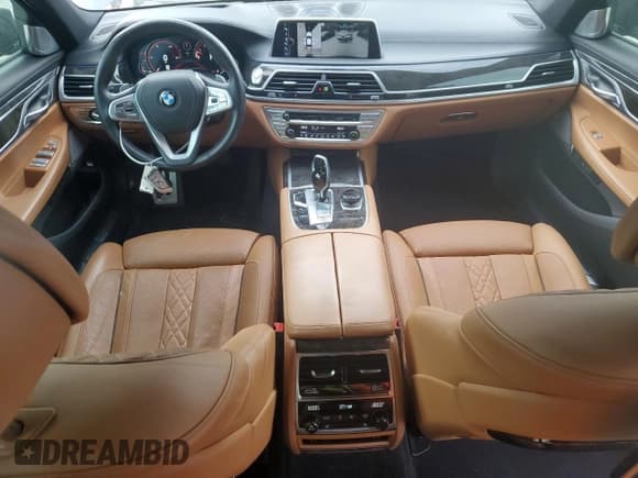 ✅ 2016 BMW 7 Series 750i xDrive • VIN: WBA7F2C58GG420569 • Lot: 92807105. Wystawiony na Copart z przebiegiem 48 157 mil. Bezpłatny archiwum sprzedaży aukcyjnych z USA i szczegółowy raport historii pojazdu na DreamBid. Zdjęcie 8.