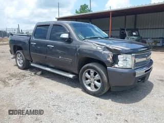 ✅ 2011 Chevrolet Silverado 1500 LS • VIN: 3GCPCREAXBG263378 • Lot: 42561642. Wystawiony na IAAI z przebiegiem 98 515 mil. Bezpłatny archiwum sprzedaży aukcyjnych z USA i szczegółowy raport historii pojazdu na DreamBid. Zdjęcie 1.