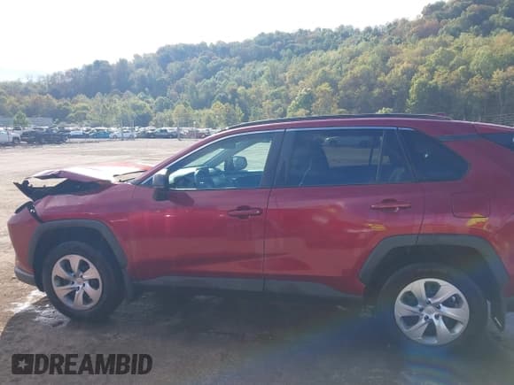 ✅ 2020 Toyota RAV4 LE • VIN: 2T3F1RFV6LW095873 • Lot: 43361711. Wystawiony na IAAI z przebiegiem 81 776 mil. Bezpłatny archiwum sprzedaży aukcyjnych z USA i szczegółowy raport historii pojazdu na DreamBid. Zdjęcie 14.