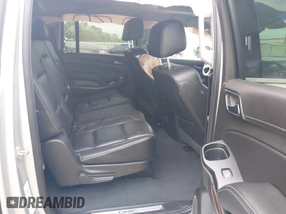 ✅ 2019 GMC Yukon XL SLT • VIN: 1GKS1GKC0KR242408 • Lot: 42144783. Wystawiony na IAAI z przebiegiem Nie podano. Bezpłatny archiwum sprzedaży aukcyjnych z USA i szczegółowy raport historii pojazdu na DreamBid. Zdjęcie 8.