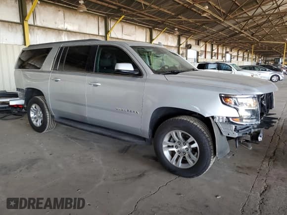 ✅ 2018 Chevrolet Suburban LT • VIN: 1GNSKHKC9JR395664 • Lot: 76120504. Wystawiony na Copart z przebiegiem 84 267 mil. Bezpłatny archiwum sprzedaży aukcyjnych z USA i szczegółowy raport historii pojazdu na DreamBid. Zdjęcie 4.