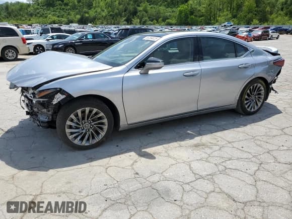 ✅ 2025 Lexus ES 350 Ultra Luxury • VIN: 58AFZ1B15SU189935 • Lot: 55284025. Listed on Copart with 21,684 mi. Free auction sales archive from the USA and detailed vehicle history report at DreamBid. Image 1.