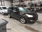 ✅ 2013 Ford Escape SE • VIN: 1FMCU9GX2DUC28097 • Lot: 42314503. Wystawiony na IAAI z przebiegiem 141 630 mil. Bezpłatny archiwum sprzedaży aukcyjnych z USA i szczegółowy raport historii pojazdu na DreamBid. Zdjęcie 1.