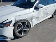 ✅ 2018 Honda Accord Sport • VIN: 1HGCV1F30JA204493 • Лот: 43593768. Опубликован ранее на IAAI с пробегом 83 501 миль. Бесплатный доступ к архиву аукционных продаж из США и подробный отчёт об истории автомобиля на DreamBid. Изображение 6.