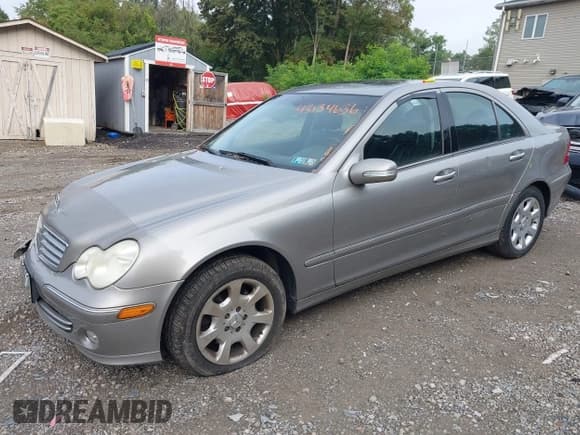 ✅ 2005 Mercedes-Benz C 320 • VIN: WDBRF84J55F585815 • Lot: 43134636. Wystawiony na IAAI z przebiegiem 109 429 mil. Bezpłatny archiwum sprzedaży aukcyjnych z USA i szczegółowy raport historii pojazdu na DreamBid. Zdjęcie 2.