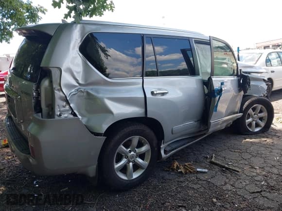 ✅ 2013 Lexus GX 460 • VIN: JTJBM7FX6D5060476 • Lot: 42629191. Wystawiony na IAAI z przebiegiem 331 385 mil. Bezpłatny archiwum sprzedaży aukcyjnych z USA i szczegółowy raport historii pojazdu na DreamBid. Zdjęcie 4.