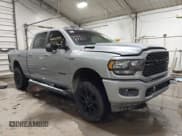 ✅ 2022 Ram 2500 Big Horn • VIN: 3C6UR5DJ7NG216185 • Lot: 41271076. Wystawiony na IAAI z przebiegiem 35 683 mil. Bezpłatny archiwum sprzedaży aukcyjnych z USA i szczegółowy raport historii pojazdu na DreamBid. Zdjęcie 1.