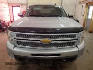 2013 Chevrolet Silverado 1500 LTZ z VIN 1GCRKTE75DZ264423, wystawiony jako Copart lot #84403155 z przebiegiem 81 379 mil mil oraz Szkoda całkowita • Salvage title. Historia ofert i sprzedaży dostępna na DreamBid. Obrazek 5.