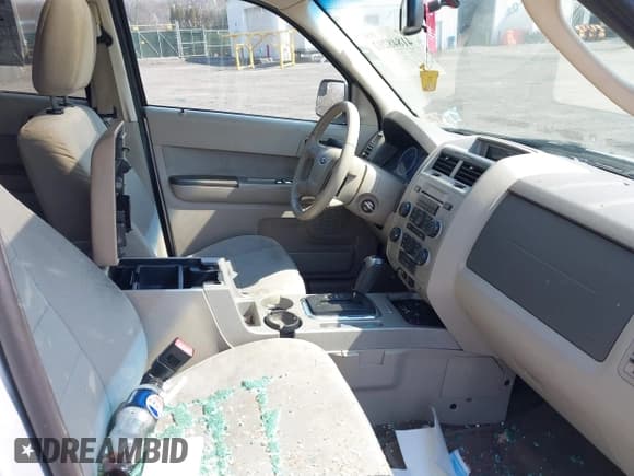 ✅ 2011 Ford Escape XLT • VIN: 1FMCU9DG2BKB88326 • Lot: 41848202. Wystawiony na IAAI z przebiegiem 173 464 mil. Bezpłatny archiwum sprzedaży aukcyjnych z USA i szczegółowy raport historii pojazdu na DreamBid. Zdjęcie 5.