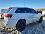 ✅ 2018 Jeep Grand Cherokee Altitude • VIN: 1C4RJFAG7JC334187 • Lot: 87098305. Wystawiony na Copart z przebiegiem 142 493 mil. Bezpłatny archiwum sprzedaży aukcyjnych z USA i szczegółowy raport historii pojazdu na DreamBid. Zdjęcie 3.