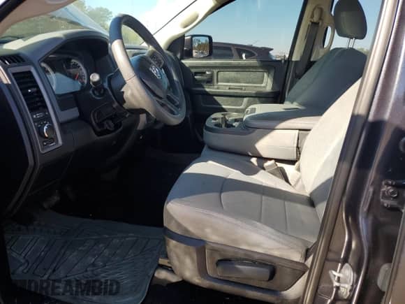 2018 Ram 1500 Tradesman z VIN 1C6RR6FG0JS325166, wystawiony jako Copart lot #82773085 z przebiegiem 43 419 mil mil oraz Szkoda całkowita • Salvage title. Historia ofert i sprzedaży dostępna na DreamBid. Obrazek 7.