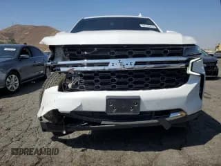 ✅ 2022 Chevrolet Suburban LS • VIN: 1GNSKBKD1NR230834 • Lot: 69128474. Wystawiony na Copart z przebiegiem 38 054 mil. Bezpłatny archiwum sprzedaży aukcyjnych z USA i szczegółowy raport historii pojazdu na DreamBid. Zdjęcie 5.