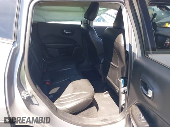 ✅ 2018 Jeep Compass Limited • VIN: 3C4NJCCB0JT407080 • Lot: 39364581. Wystawiony na IAAI z przebiegiem Nie podano. Bezpłatny archiwum sprzedaży aukcyjnych z USA i szczegółowy raport historii pojazdu na DreamBid. Zdjęcie 8.