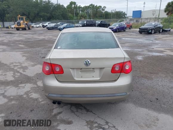 ✅ 2006 Volkswagen Jetta Value Edition • VIN: 3VWPF71K76M780670 • Lot: 43285876. Listed on IAAI with 125,202 mi. Free auction sales archive from the USA and detailed vehicle history report at DreamBid. Image 16.