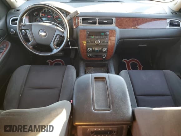 ✅ 2009 Chevrolet Suburban 1LT • VIN: 1GNFK26379R277553 • Lot: 78792504. Wystawiony na Copart z przebiegiem 146 736 mil. Bezpłatny archiwum sprzedaży aukcyjnych z USA i szczegółowy raport historii pojazdu na DreamBid. Zdjęcie 8.