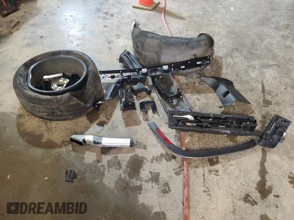 ✅ 2022 Jeep Wagoneer Series III • VIN: 1C4SJVDT8NS231375 • Лот: 81497865. Опубликован ранее на Copart с пробегом 70 657 миль. Бесплатный доступ к архиву аукционных продаж из США и подробный отчёт об истории автомобиля на DreamBid. Изображение 13.