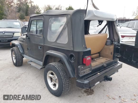 ✅ 1998 Jeep Wrangler SE • VIN: 1J4FY29P9WP777771 • Lot: 43752771. Wystawiony na IAAI z przebiegiem Nie podano. Bezpłatny archiwum sprzedaży aukcyjnych z USA i szczegółowy raport historii pojazdu na DreamBid. Zdjęcie 3.