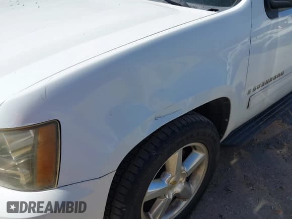 ✅ 2009 Chevrolet Suburban LS • VIN: 1GNFC16079R276304 • Lot: 43688312. Wystawiony na IAAI z przebiegiem 203 002 mil. Bezpłatny archiwum sprzedaży aukcyjnych z USA i szczegółowy raport historii pojazdu na DreamBid. Zdjęcie 6.