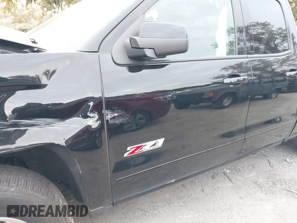 ✅ 2019 Chevrolet Silverado 1500 LT • VIN: 2GCVKPEC7K1188387 • Lot: 43533097. Wystawiony na IAAI z przebiegiem 85 325 mil. Bezpłatny archiwum sprzedaży aukcyjnych z USA i szczegółowy raport historii pojazdu na DreamBid. Zdjęcie 20.