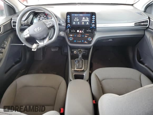 ✅ 2020 Hyundai Ioniq Blue • VIN: KMHC65LC4LU228607 • Lot: 82918864. Wystawiony na Copart z przebiegiem 27 544 mil. Bezpłatny archiwum sprzedaży aukcyjnych z USA i szczegółowy raport historii pojazdu na DreamBid. Zdjęcie 8.