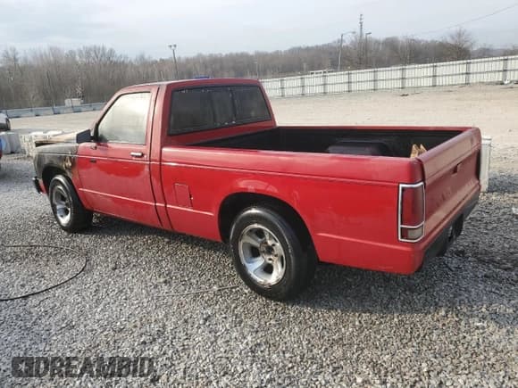 ✅ 1987 GMC Sonoma • VIN: 1GTBS14E0H8505371 • Lot: 48561145. Wystawiony na Copart z przebiegiem Nie podano. Bezpłatny archiwum sprzedaży aukcyjnych z USA i szczegółowy raport historii pojazdu na DreamBid. Zdjęcie 2.