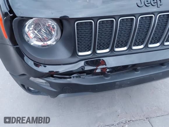 ✅ 2023 Jeep Renegade Latitude • VIN: ZACNJDB14PPP72325 • Lot: 43805526. Wystawiony na IAAI z przebiegiem 44 787 mil. Bezpłatny archiwum sprzedaży aukcyjnych z USA i szczegółowy raport historii pojazdu na DreamBid. Zdjęcie 6.