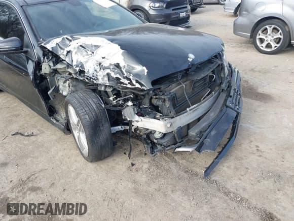 ✅ 2013 Mercedes-Benz C 250 • VIN: WDDGJ4HB2DG074824 • Lot: 41095296. Wystawiony na IAAI z przebiegiem 178 561 mil. Bezpłatny archiwum sprzedaży aukcyjnych z USA i szczegółowy raport historii pojazdu na DreamBid. Zdjęcie 6.