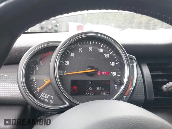 ✅ 2018 MINI Hardtop Cooper • VIN: WMWXP5C56J2D71961 • Lot: 41933887. Listed on IAAI with 53,434 mi. Free auction sales archive from the USA and detailed vehicle history report at DreamBid. Image 7.