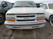 2001 Chevrolet Blazer LS z VIN 1GNCS13W91K247026, wystawiony jako Copart lot #64701453 z przebiegiem 250 681 mil mil oraz Czysty tytuł • Clean title. Historia ofert i sprzedaży dostępna na DreamBid. Obrazek 5.