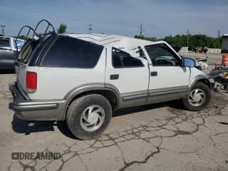 ✅ 1999 Chevrolet Blazer LS • VIN: 1GNDT13W3X2140287 • Lot: 61716735. Wystawiony na Copart z przebiegiem Nie podano. Bezpłatny archiwum sprzedaży aukcyjnych z USA i szczegółowy raport historii pojazdu na DreamBid. Zdjęcie 3.