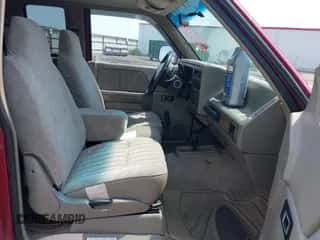 1996 Dodge Dakota z VIN 1B7GG23Y8TS617257, wystawiony jako IAAI lot #42475399 z przebiegiem 268 780 mil mil oraz . Historia ofert i sprzedaży dostępna na DreamBid. Obrazek 5.