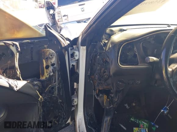 ✅ 2019 Dodge Challenger SXT • VIN: 2C3CDZAG4KH525230 • Lot: 43589020. Wystawiony na IAAI z przebiegiem Nie podano. Bezpłatny archiwum sprzedaży aukcyjnych z USA i szczegółowy raport historii pojazdu na DreamBid. Zdjęcie 6.