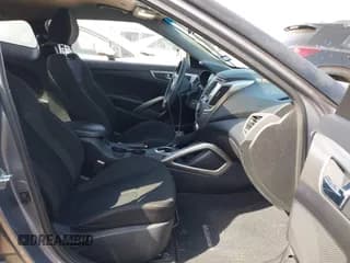 ✅ 2016 Hyundai Veloster • VIN: KMHTC6AD4GU296812 • Lot: 41856215. Wystawiony na IAAI z przebiegiem 174 579 mil. Bezpłatny archiwum sprzedaży aukcyjnych z USA i szczegółowy raport historii pojazdu na DreamBid. Zdjęcie 5.