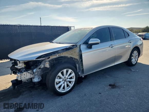 ✅ 2020 Toyota Camry LE • VIN: 4T1C11AK5LU365704 • Lot: 93451625. Listed on Copart with 53,120 mi. Free auction sales archive from the USA and detailed vehicle history report at DreamBid. Image 1.