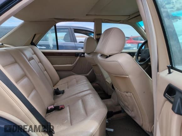 ✅ 1994 Mercedes-Benz E 320 • VIN: WDBEA32E1RC126603 • Lot: 63311875. Wystawiony na Copart z przebiegiem 171 837 mil. Bezpłatny archiwum sprzedaży aukcyjnych z USA i szczegółowy raport historii pojazdu na DreamBid. Zdjęcie 10.