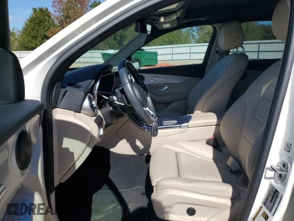 ✅ 2021 Mercedes-Benz GLC 300 • VIN: W1N0G8DB1MV320984 • Lot: 91215145. Listed on Copart with 29,072 mi. Free auction sales archive from the USA and detailed vehicle history report at DreamBid. Image 7.