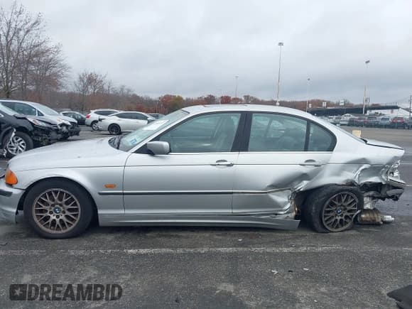 ✅ 1999 BMW 3 Series 328i • VIN: WBAAM5330XFR05418 • Лот: 43644237. Опубликован ранее на IAAI с пробегом 185 861 миль. Бесплатный доступ к архиву аукционных продаж из США и подробный отчёт об истории автомобиля на DreamBid. Изображение 14.