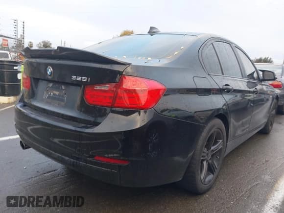 ✅ 2013 BMW 3 Series 328i • VIN: WBA3A5C55DF357141 • Lot: 43721706. Wystawiony na IAAI z przebiegiem 158 255 mil. Bezpłatny archiwum sprzedaży aukcyjnych z USA i szczegółowy raport historii pojazdu na DreamBid. Zdjęcie 4.
