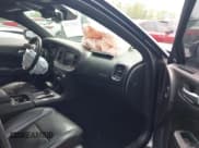 ✅ 2019 Dodge Charger SXT • VIN: 2C3CDXJG7KH710585 • Lot: 42403270. Wystawiony na IAAI z przebiegiem 115 869 mil. Bezpłatny archiwum sprzedaży aukcyjnych z USA i szczegółowy raport historii pojazdu na DreamBid. Zdjęcie 5.