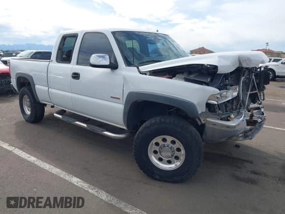 ✅ 2001 Chevrolet Silverado 2500HD LS • VIN: 1GCHK29G11E271582 • Lot: 43714987. Wystawiony na IAAI z przebiegiem 211 836 mil. Bezpłatny archiwum sprzedaży aukcyjnych z USA i szczegółowy raport historii pojazdu na DreamBid. Zdjęcie 1.