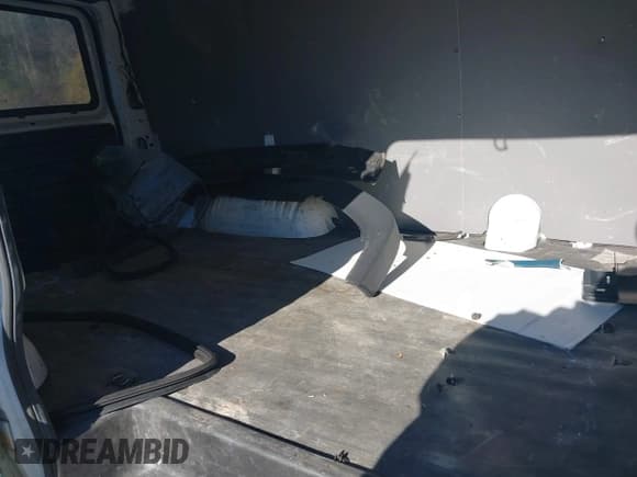 ✅ 2022 GMC Savana Cargo • VIN: 1GTW7AF77N1222004 • Lot: 40864118. Wystawiony na IAAI z przebiegiem 66 592 mil. Bezpłatny archiwum sprzedaży aukcyjnych z USA i szczegółowy raport historii pojazdu na DreamBid. Zdjęcie 8.