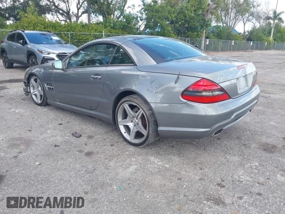 ✅ 2009 Mercedes-Benz SL 550 • VIN: WDBSK71F59F143498 • Lot: 43793824. Wystawiony na IAAI z przebiegiem 91 446 mil. Bezpłatny archiwum sprzedaży aukcyjnych z USA i szczegółowy raport historii pojazdu na DreamBid. Zdjęcie 3.